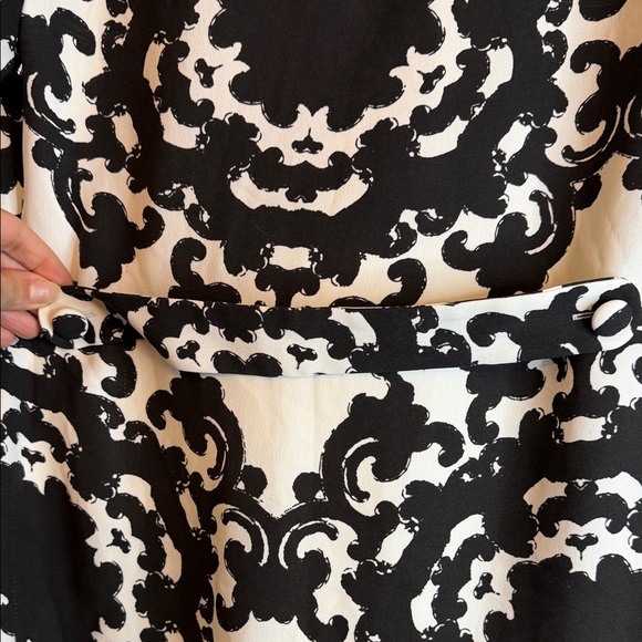 Chic Black and White Patterned Mini Dress - Picture 4 of 9